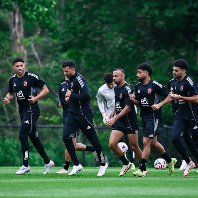 عبدالقادر وندفيد يقتربان من الرحيل عن الأهلي في الانتقالات الصيفية